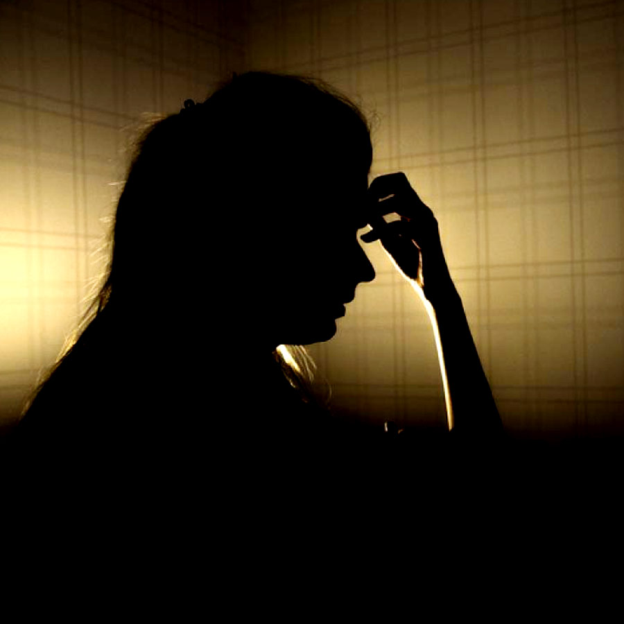 বিয়ের প্রথম থেকেই স্বামী অক্ষম। এখন কী করবে স্ত্রী?