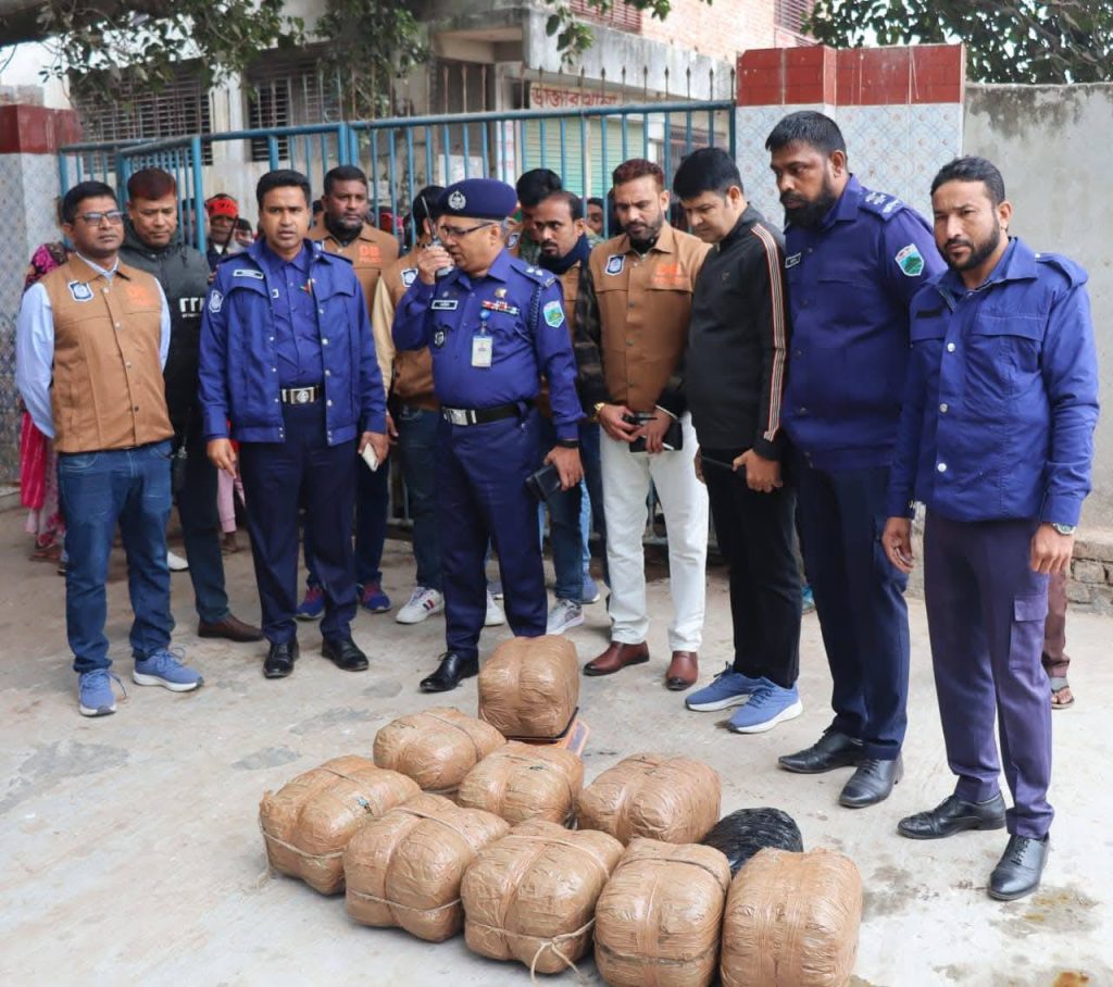 ঠাকুরগাঁও জেলা পুলিশের নেতৃত্বে বিপুল পরিমাণ মাদকদ্রব্য ৭৪ কেজি গাজা আটক করে