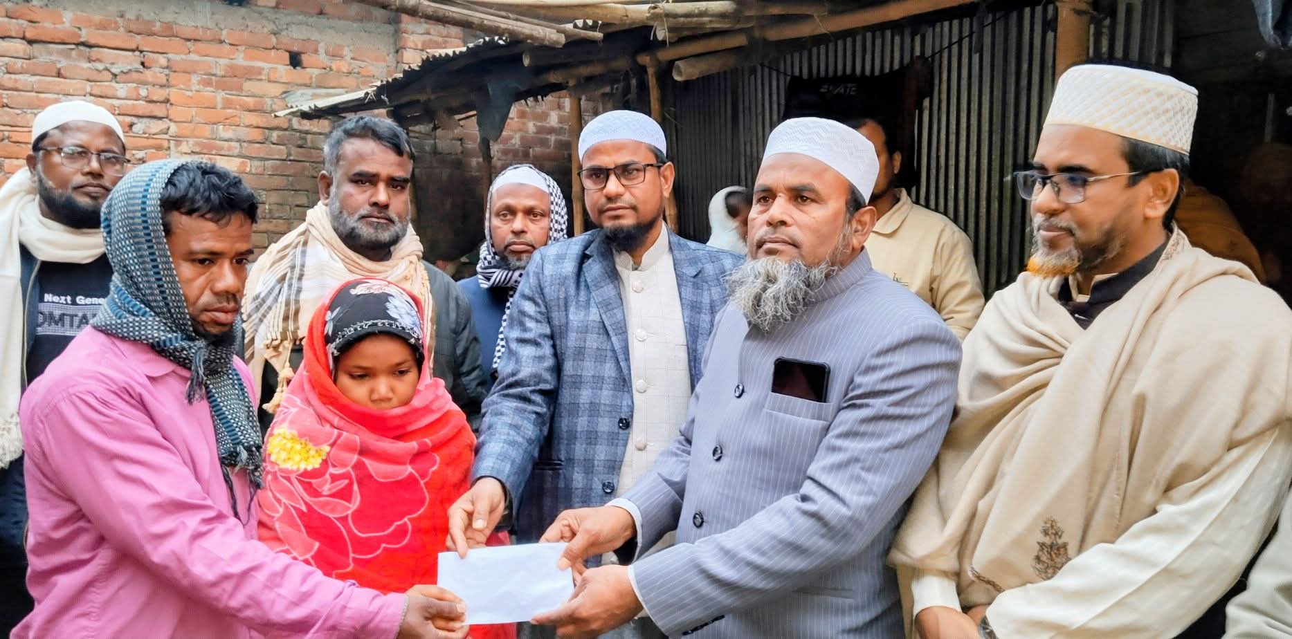 পাঁচবিবিতে কিডনি রোগে আক্রান্ত অসহায় শিশুর পাশে জামায়াতের এমপি প্রার্থী ফজলুর রহমান সাঈদ
