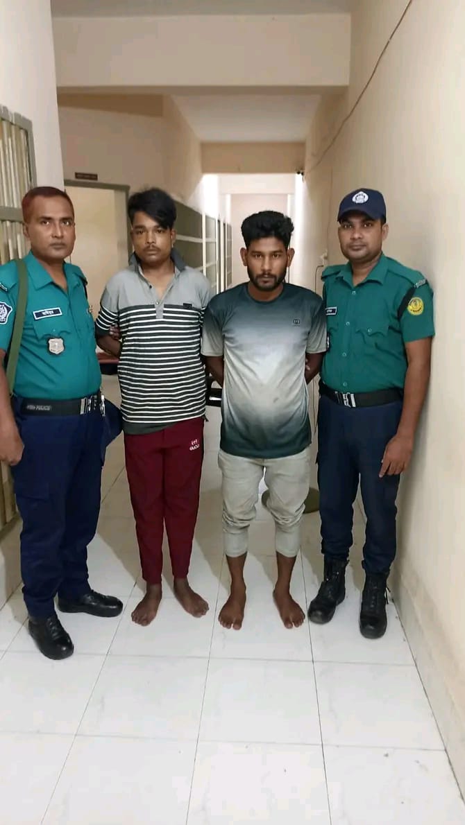“সিএনজিতে যাত্রীবেশে ছিনতাই, ১৮ ঘণ্টার মধ্যেই মূল হোতাসহ দুইজন গ্রেপ্তার”