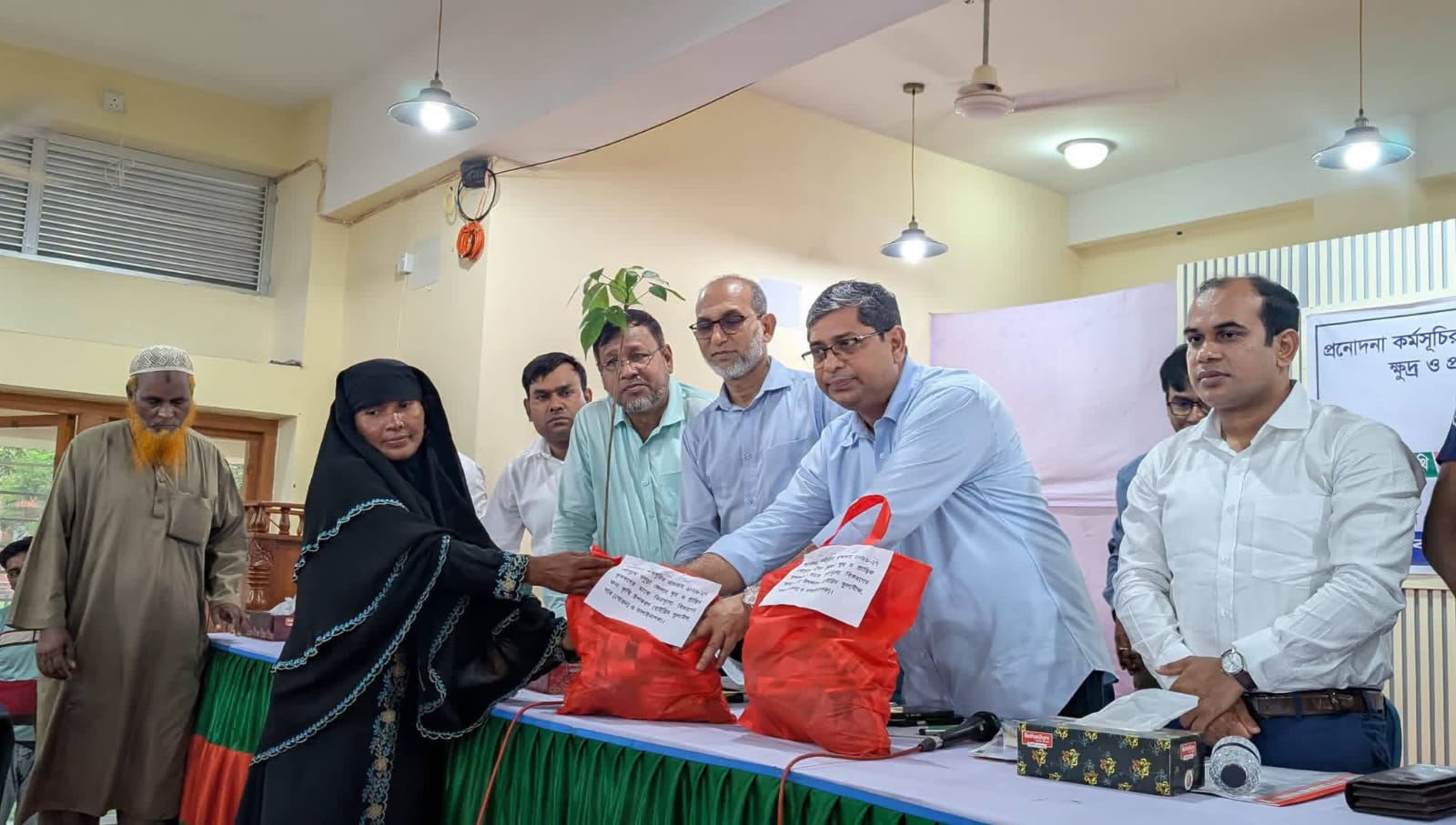 ৪ বছরে ২ কোটি ৭০ লাখ কৃষকের হাতে কৃষক কার্ড: শিবগঞ্জে প্রতিমন্ত্রী মীর শাহে আলম