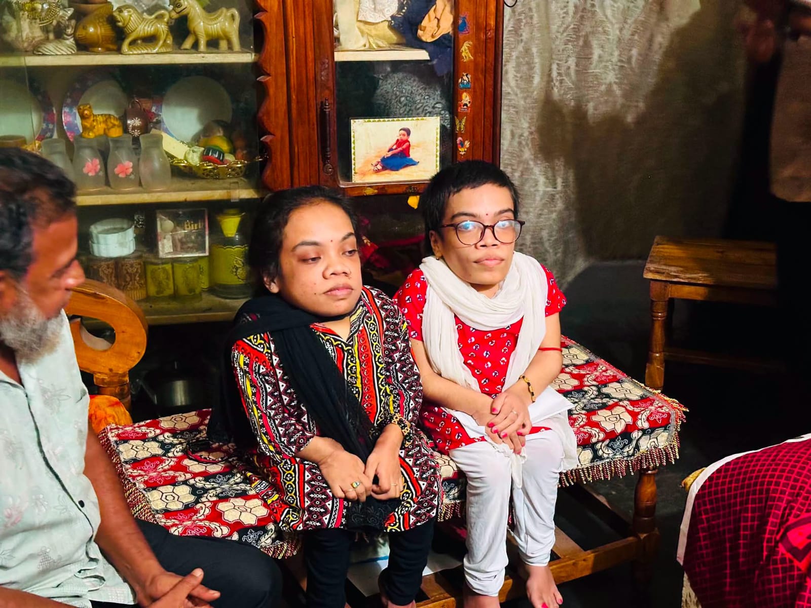 কুলাউড়ায় শারীরিক প্রতিবন্ধকতাকে জয় করে বিসিএসের স্বপ্নে প্রিয়ন্তী সিনহা